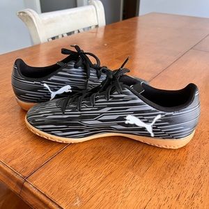 PUMA Unisex-Child Rapido Iii Indoor Training Sneaker